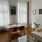 Wonderful Flat Near Ku\'Damm